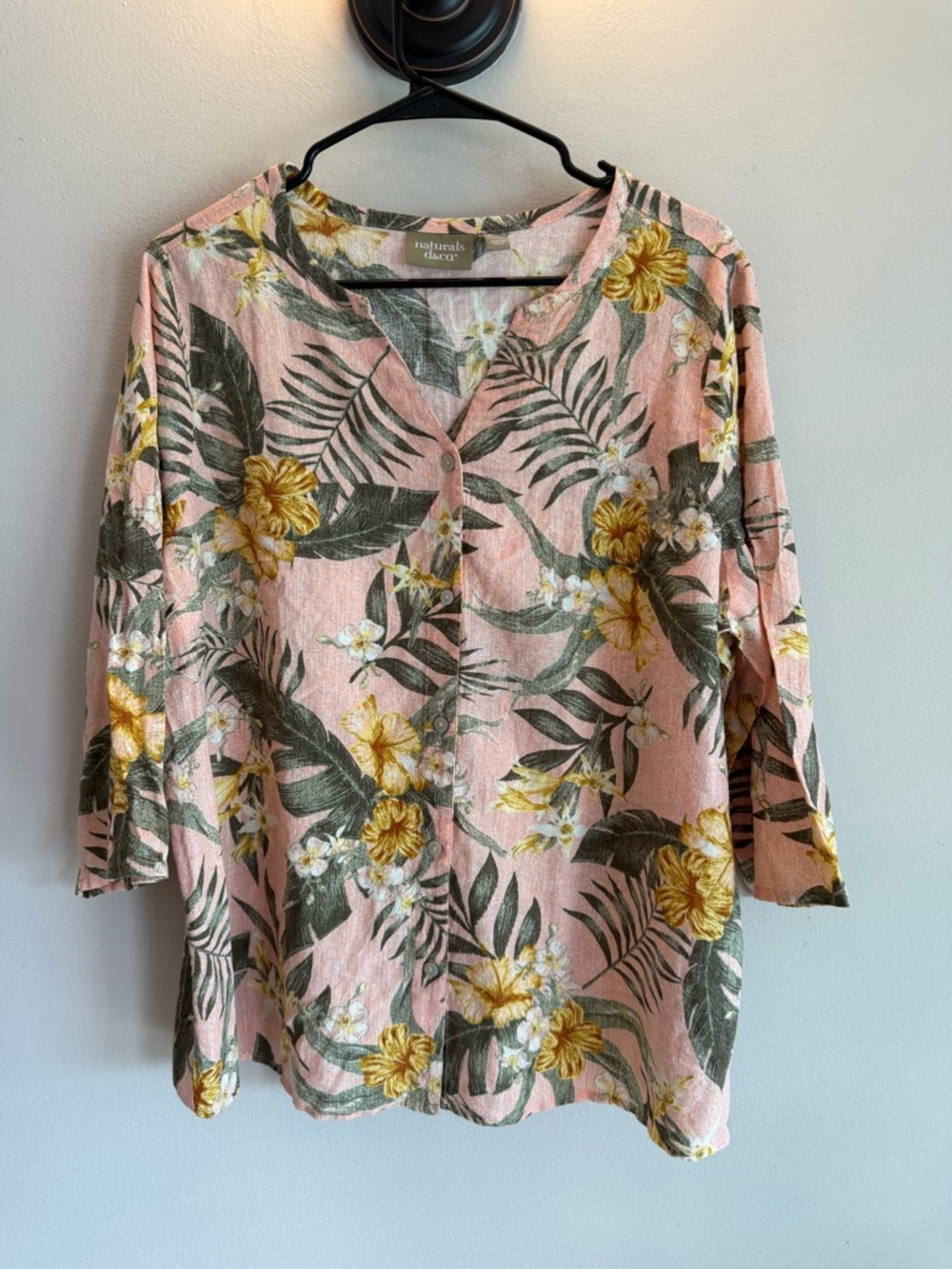 Naturals d&co. Pink Tropical Floral Linen Blend 3/4 Sleeve Button Front Top L